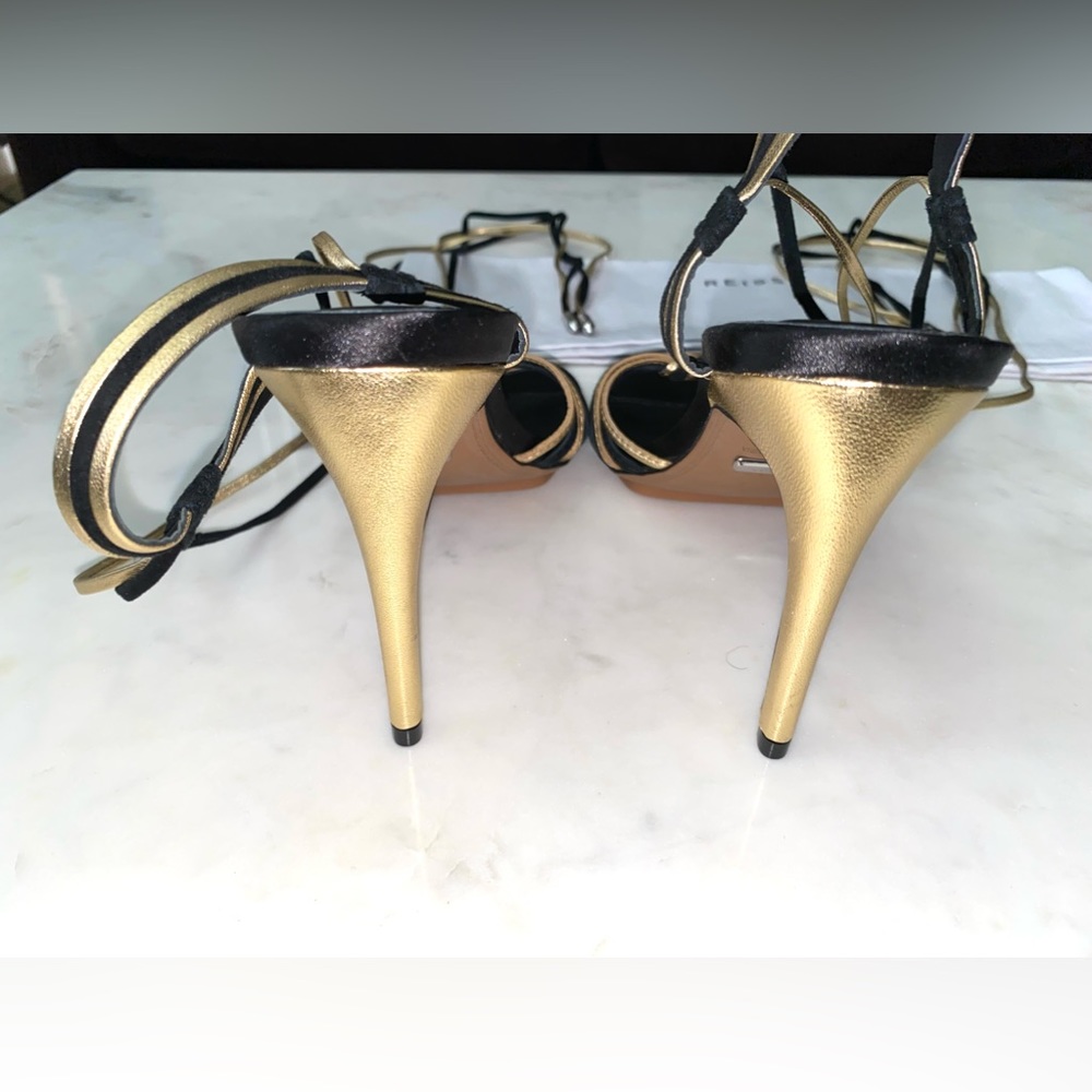 REISS (NWOT)
CASSIDY SANDAL
SIZE EU 38 / US FIT (7.5) 
GOLD / BLACK - Picture 7 of 16